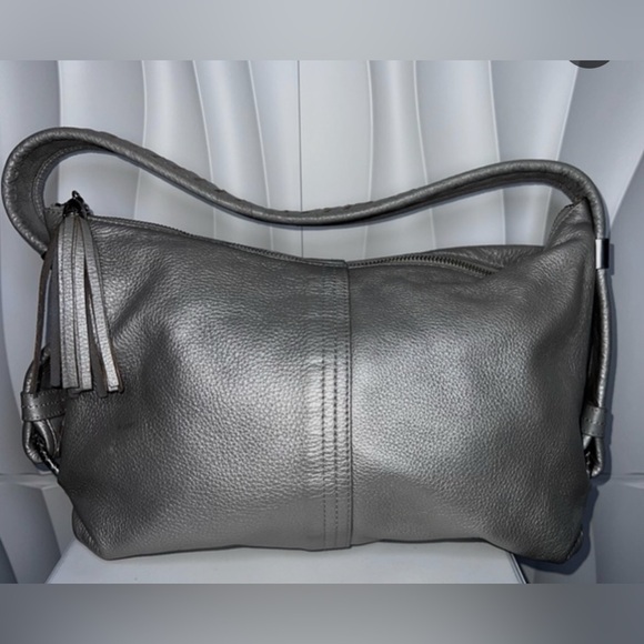 Elliott Lucca Annabelle Metallic Silver Pebbled Leather Bag w/Matching Zip Coin - Picture 4 of 7